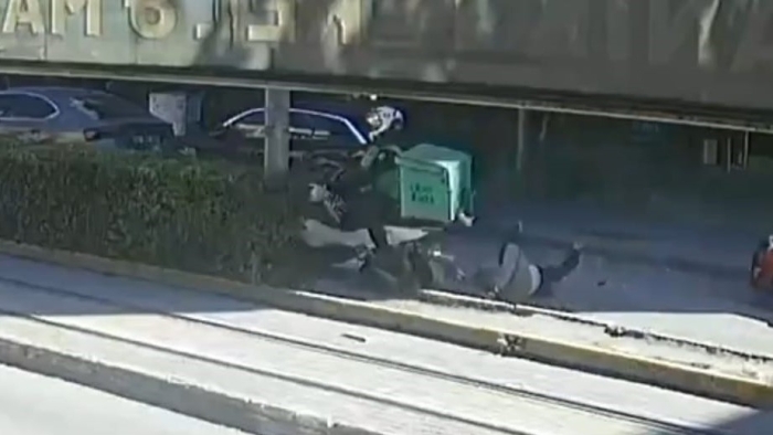Motosikletin çarptığı 72 yaşındaki yaya ağır yaralandı: İlk görüntüler ortaya çıktı